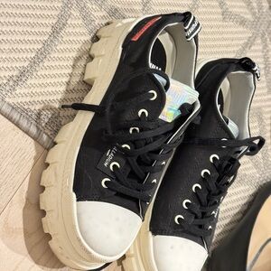 Platform sneakers in black